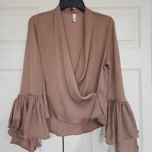 Very pretty bell sleeve top